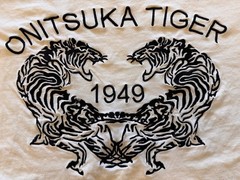 Onitsuka Tiger T-Shirt Mens Large Ivory Japan Streetwear Twin Tigers Embroidered