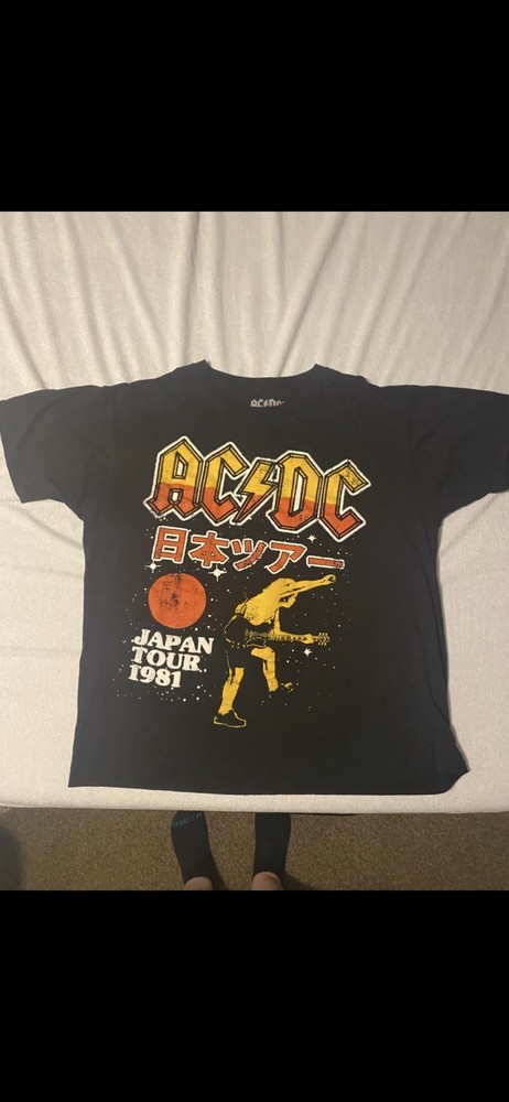 AC/DC 1981 Japan Tour T-Shirt Black, Size Large Angus Young Rock Theme