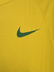 MEDIUM – Nike Oregon Ducks T-Shirt Jersey Material Men’s MADE IN USA.