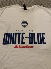 Gildan Heavy Cotton UConn White Blue Men’s Graphic T-Shirt Size L Game Giveaway