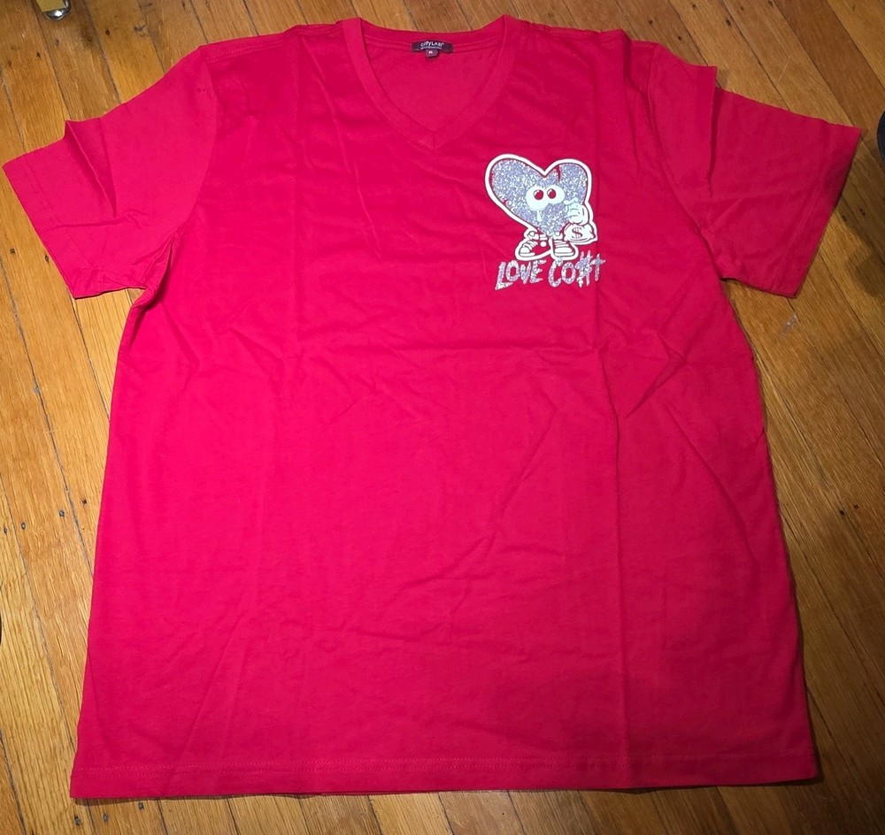 cityLAB Men’s Red Love Heart Graphic Glitter V-Neck Cotton Knit T-Shirt XL