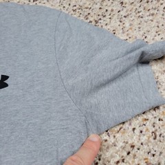 Under Armour Shirt Mens Small Gray Black Logo Heatgear Athletic Outdoors A7*