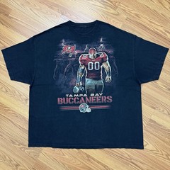 Vintage Tampa Bay Buccaneers T-shirt Size 3XL Football Art Sports NFL Streetwear