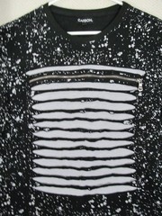 CARBON Mens Large Black Tee – Zipper Chest, Slit Sleeves, Paint Splatter Urban
