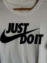 Nike “Just Do It” Graphic T-Shirt – White – Men’s Small