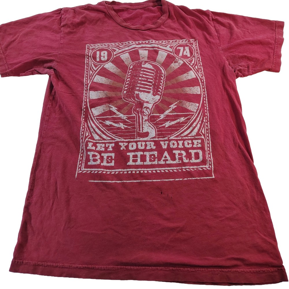 Men’s Small Red 1974 Let Your Voice Be Heard Graphic T-Shirt