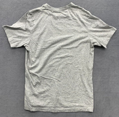The Nike Tee Graphic T-Shirt Men’s Medium Gray Logo Swoosh Crew Neck AR5006-063