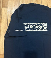 Vintage 2000s Trader Joes Hibiscus Logo Floral Tribal Shirt Mens Small Navy Blue