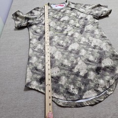 Vie + Riche Paris Camo Graphic T-Shirt Medium Grey Digital Print Curved Hem