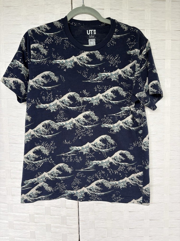 Uniqlo Hokusai T Shirt Mens Small Blue Japanese Great Wave All Over Print UT