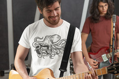 Octopus Playing Guitar Shirt Men’s Funny Shirt Musician T-Shirt Gift Guitarist