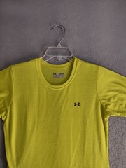 Under Armour Mens Shirt Small Yellow Semi Fitted Heat Gear Solid Logo Pullover