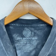 The Mountain T-Shirt Men’s Size XL Gray All Over Print Skull Crew Neck