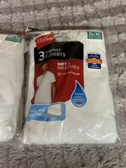 2 packs Hanes White Tagless T- Shirts size XL
