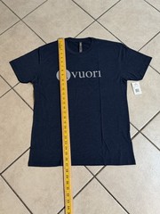 VUORI V1 WORDMARK LOGO MEN’S TEE NAVY COLOR SIZE MEDIUM NWT