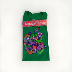 Apple Summer Camp T-shirt Small – Limited Edition 2025 BRAND NEW