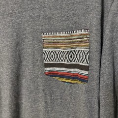 Beautiful Giant Men’s Long Sleeve Tee Aztec Pocket Sz Large Gray Stretchy Casual