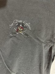 Gildan Ultra Cotton Men’s L Gray Double-Sided Pirate Graphic Crew T-Shirt