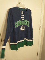 NHL Fanatics CANUCKS Men T-shirt, New with tags, Size L