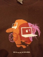 T Shirt Apple Mac Be as un-PC as possible Size L Fits Like Small Short Sleeve