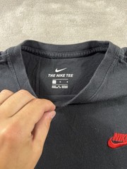 The Nike Tee Men L Black Red Swoosh Breathable Stretchy 100% Cotton Blend Tee