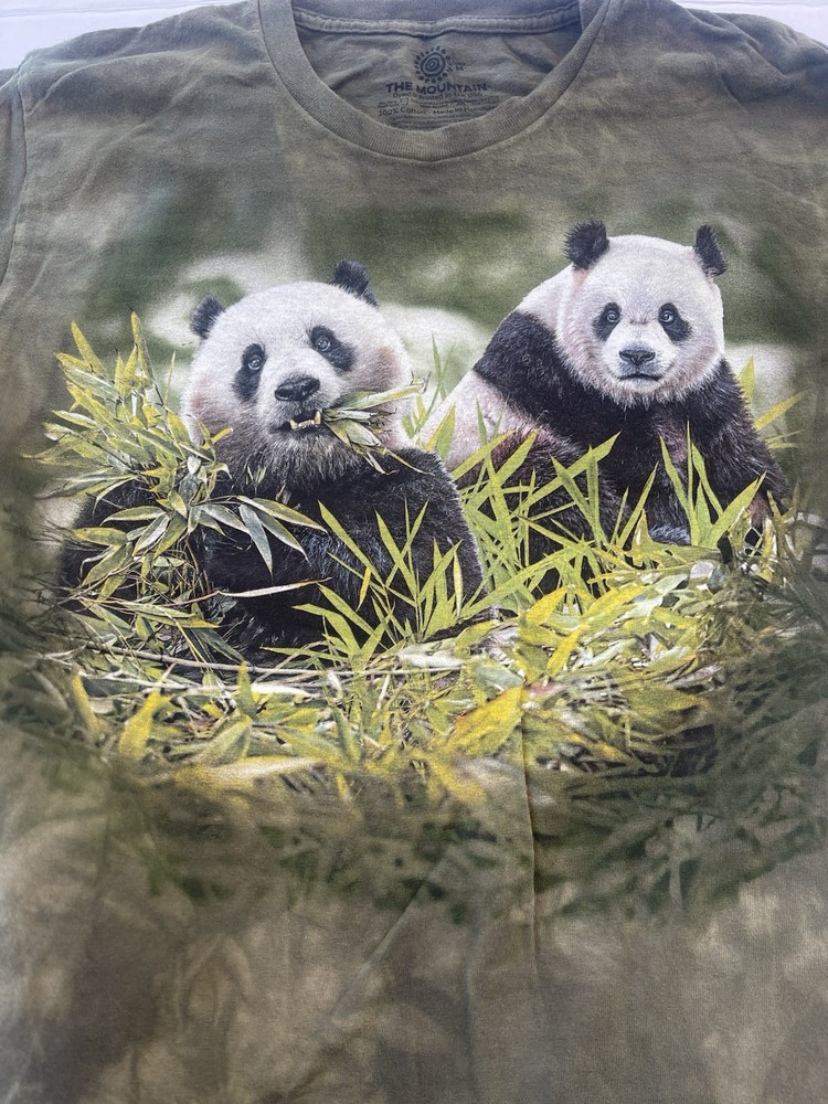 The mountain T-shirt panda bears New Size Medium