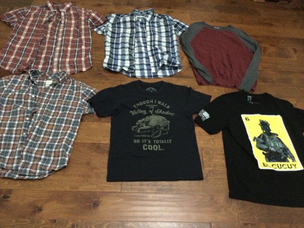Lots of 11 mens old navy shirts and t shirt size M