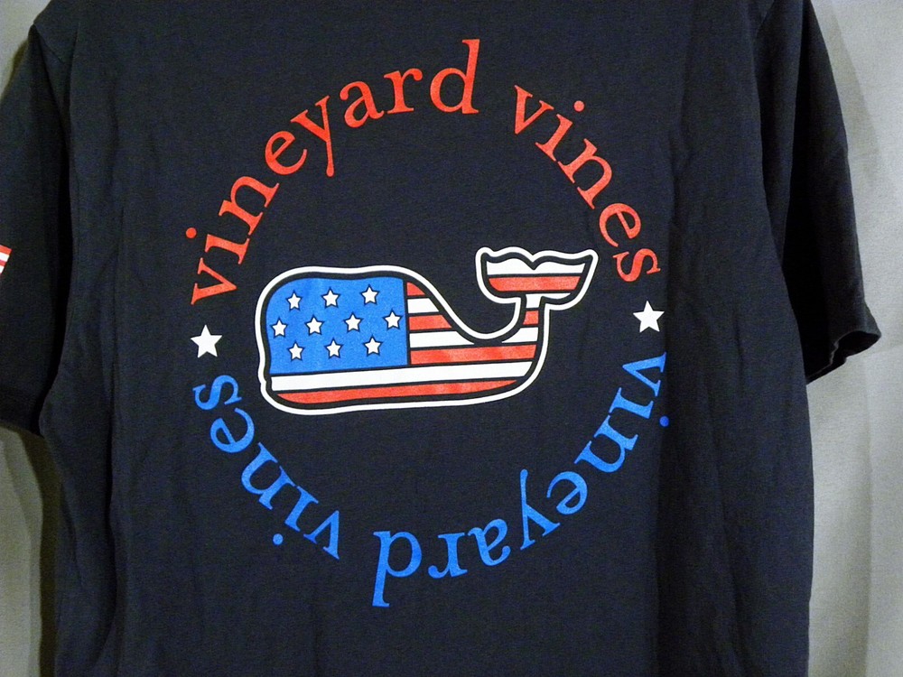 Vineyard Vines Men’s Short Sleeve American Flag Whale Pocket T-Shirt Size SMALL