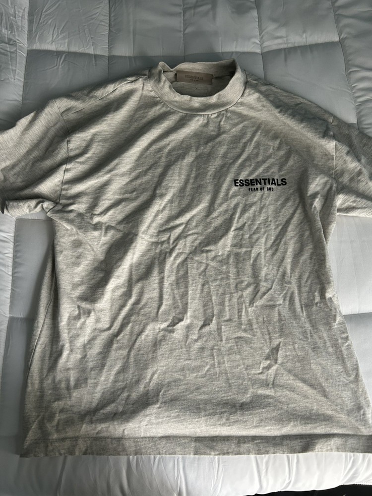 Fear of God ESSENTIALS Mens Light Oatmeal Graphic Crew Neck Cotton T-Shirt S