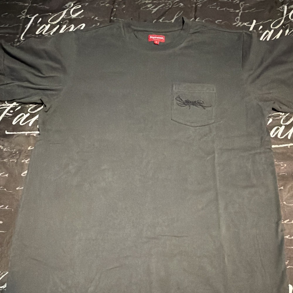 Supreme Men’s Gray Pocket Logo T-Shirt Size M Cotton Crew Neck Short Sleeve