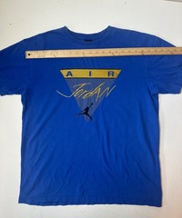 Vintage Jordan Brand 1998-2002 Air Triangle Jumpman Tee – Gold Print – Made in M
