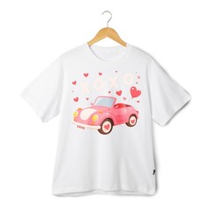 Unisex “XOXO” Pink Car Graphic Tee- Valentine’s Weekend Outing&Casual Hang Shirt