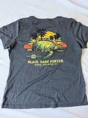 Kona Brewing Black Sand Porter Turtle Beer T-Shirt New Size Large Women’s Grey