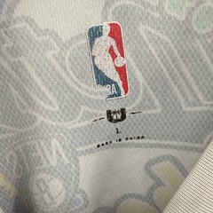 NBA T-Shirt Mens Large Pre-Owned All Over Print Multi Color Basketball Team Logo