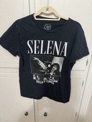 Selena Queen of Cumbia Graphic T-Shirt Black Short Sleeve Crew Neck M