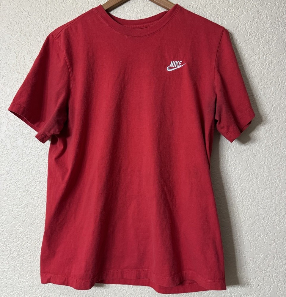 Nike Red Embroidered Mini Swoosh Logo T-Shirt Men’s Medium Cotton Short Sleeve