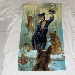 Catwoman DC Adult New T-Shirt – Bathroom Selfie Surrounded By Cats Size Small