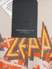 Junk Food Tees Def Leppard Hysteria size L Sand T-Shirt Oversize
