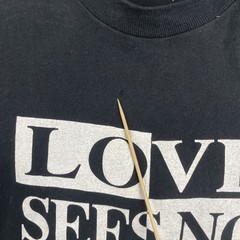 Vintage Love Sees No Color Racism Hurts Everybody T-Shirt Size Medium