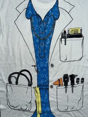 Vintage 90’s Leslie Arwin Doctor Lab Coat AOP T-Shirt Men Size M Gold Chain Med