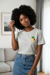 George Gray Cotton Jersey T-Shirt M Crew Neck Embroidered Pineapple and Earrings