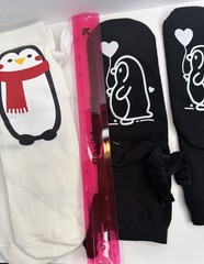 2 Pairs Holding Hands Socks, Magnetic Penguin Couple NEW