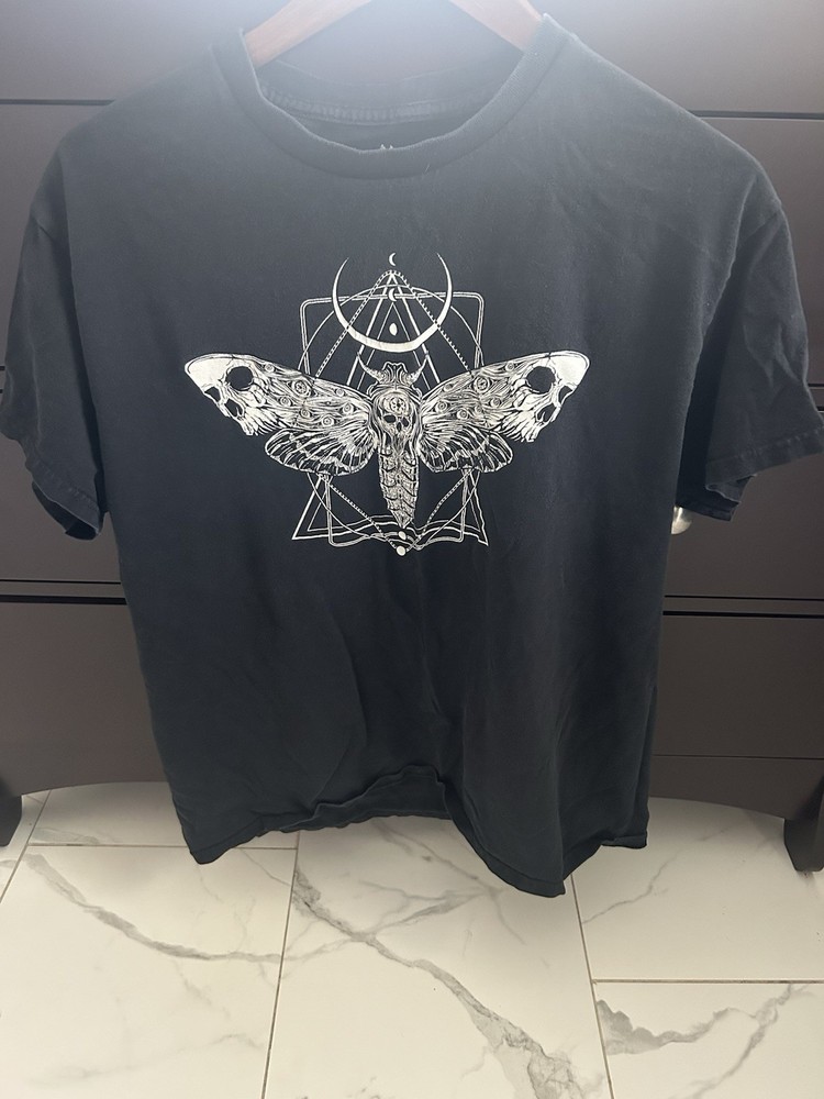 Threadless Black Moth Graphic Print Crew Neck Short Sleeve Knit T-Shirt Men’s L