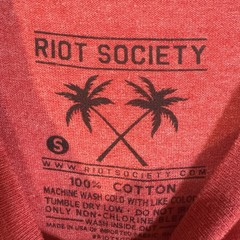 Riot Society Holiday Bear crewneck t-shirt Men’s Small Red 100% Cotton