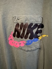 Nike Dri-FIT Pocket T-Shirt Mens Medium Green Loose Fit Graphic Logo Tee