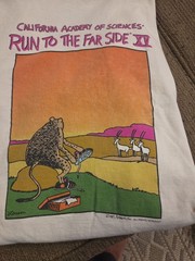1992 copyrightGary Larson / The Far Side artworkMade in USA Bay Side tag
