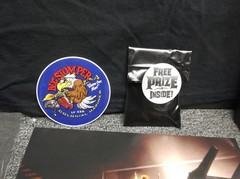 Fright Rags Aliens XL Shirt Box Set with Lobby Cards, Sticker, Weyland Folder