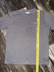 Men’s Gray Columbia Short Sleeve T Shirt Size Medium Very Soft Material