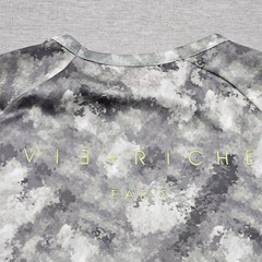 Vie + Riche Paris Camo Graphic T-Shirt Medium Grey Digital Print Curved Hem