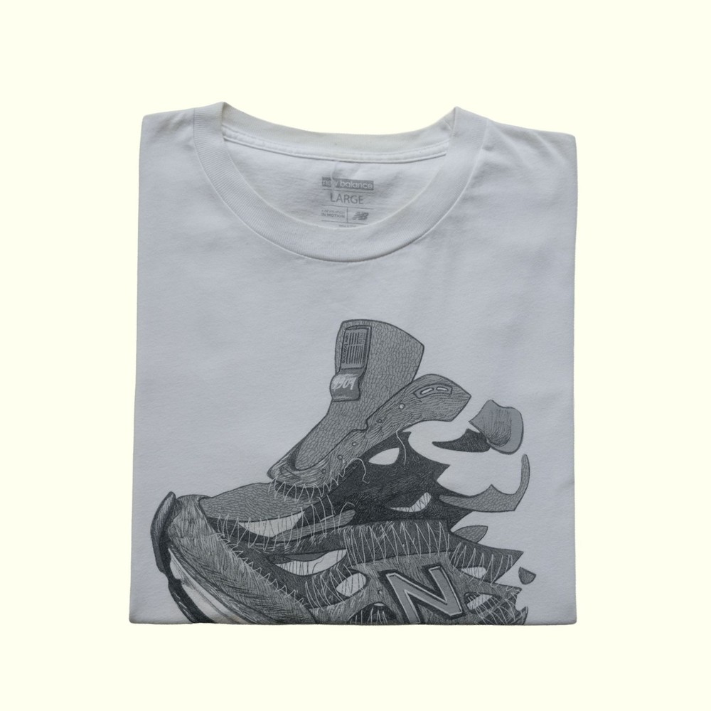 NEW BALANCE VTG Y2K USA MADE 990 RUNNING SHOE CLASSIC GRAPHIC WHITE T SHIRT SZ L